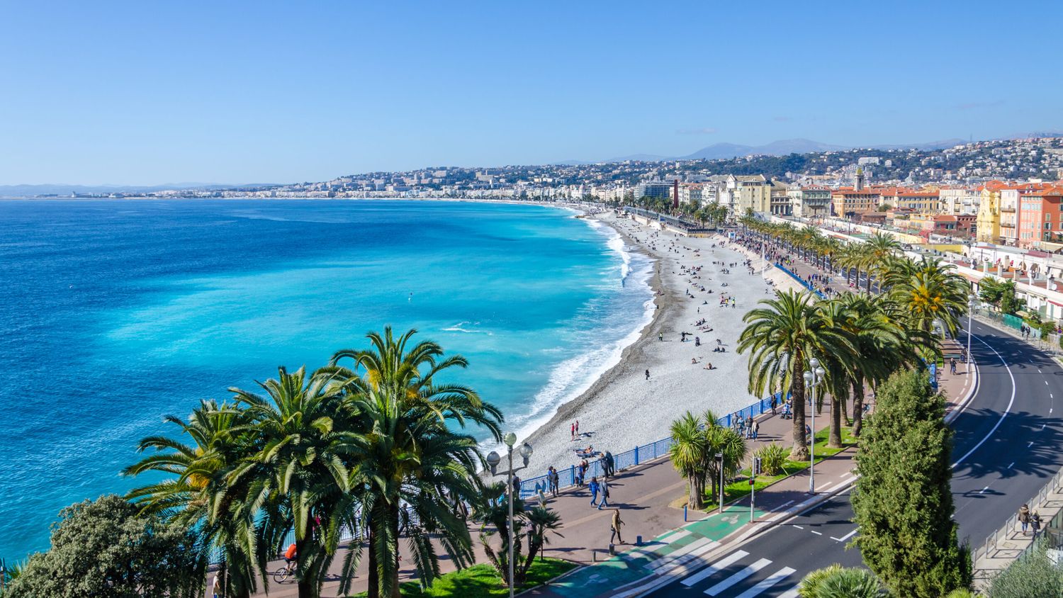Die wunderschöne Strandpromenade von Nizza.