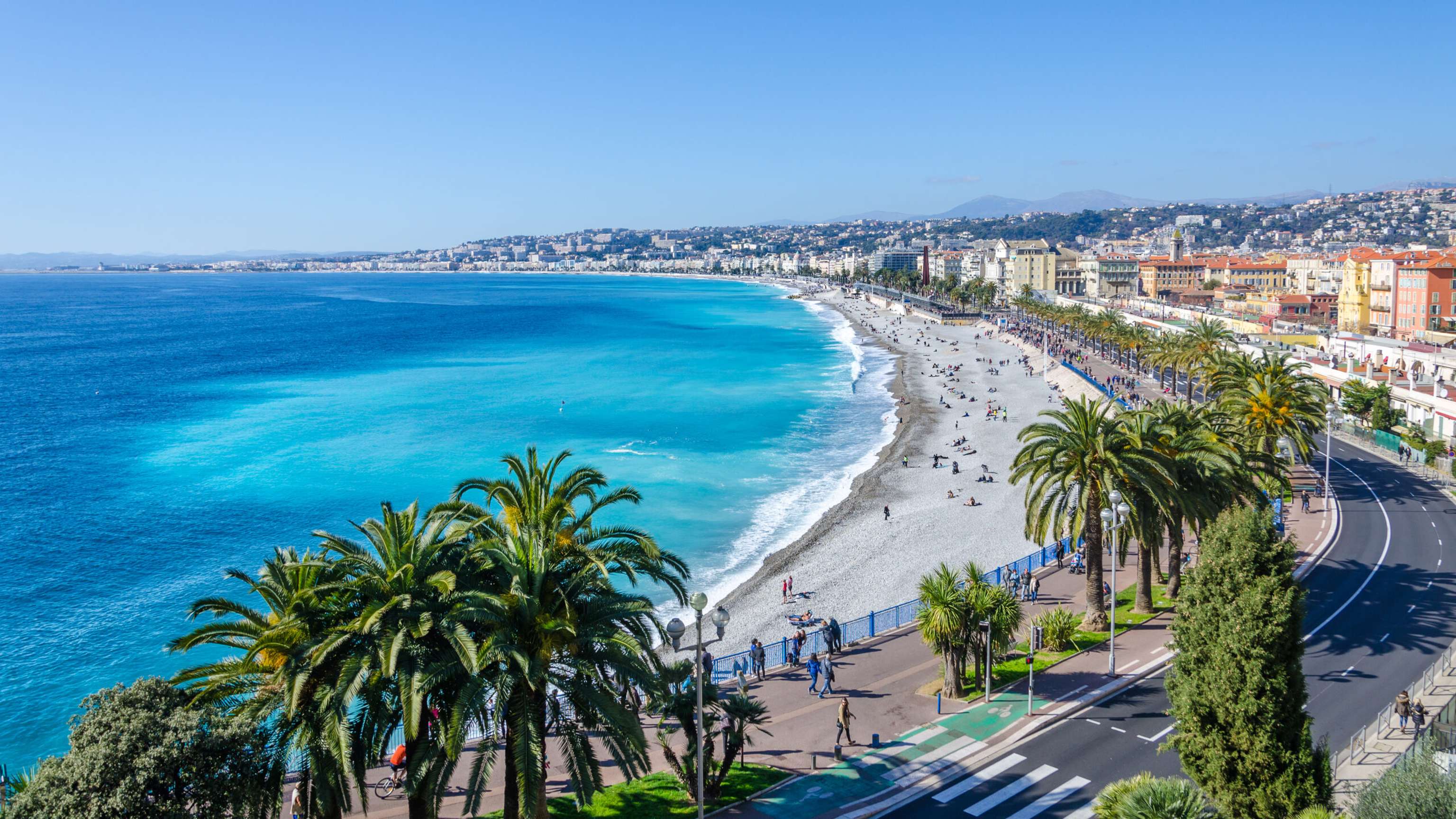 Die wunderschöne Strandpromenade von Nizza.