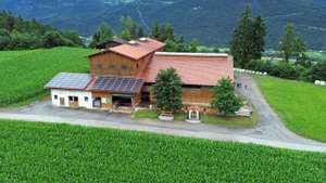 Der Wölflhof in Ranggen ist die erste Station der Sommergespräche 2025.