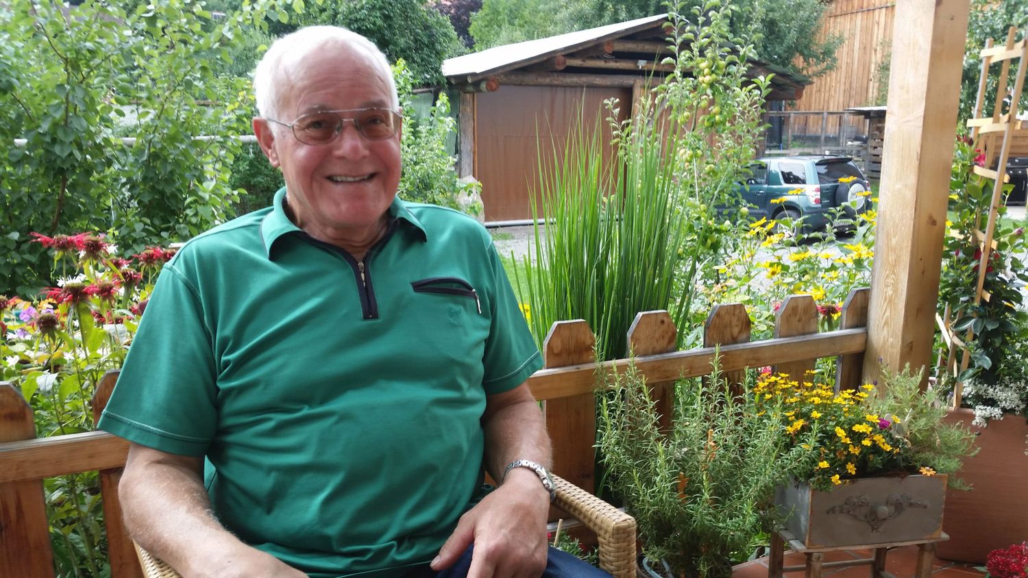 Albert Weiskopf auf seinem Hof in Pians