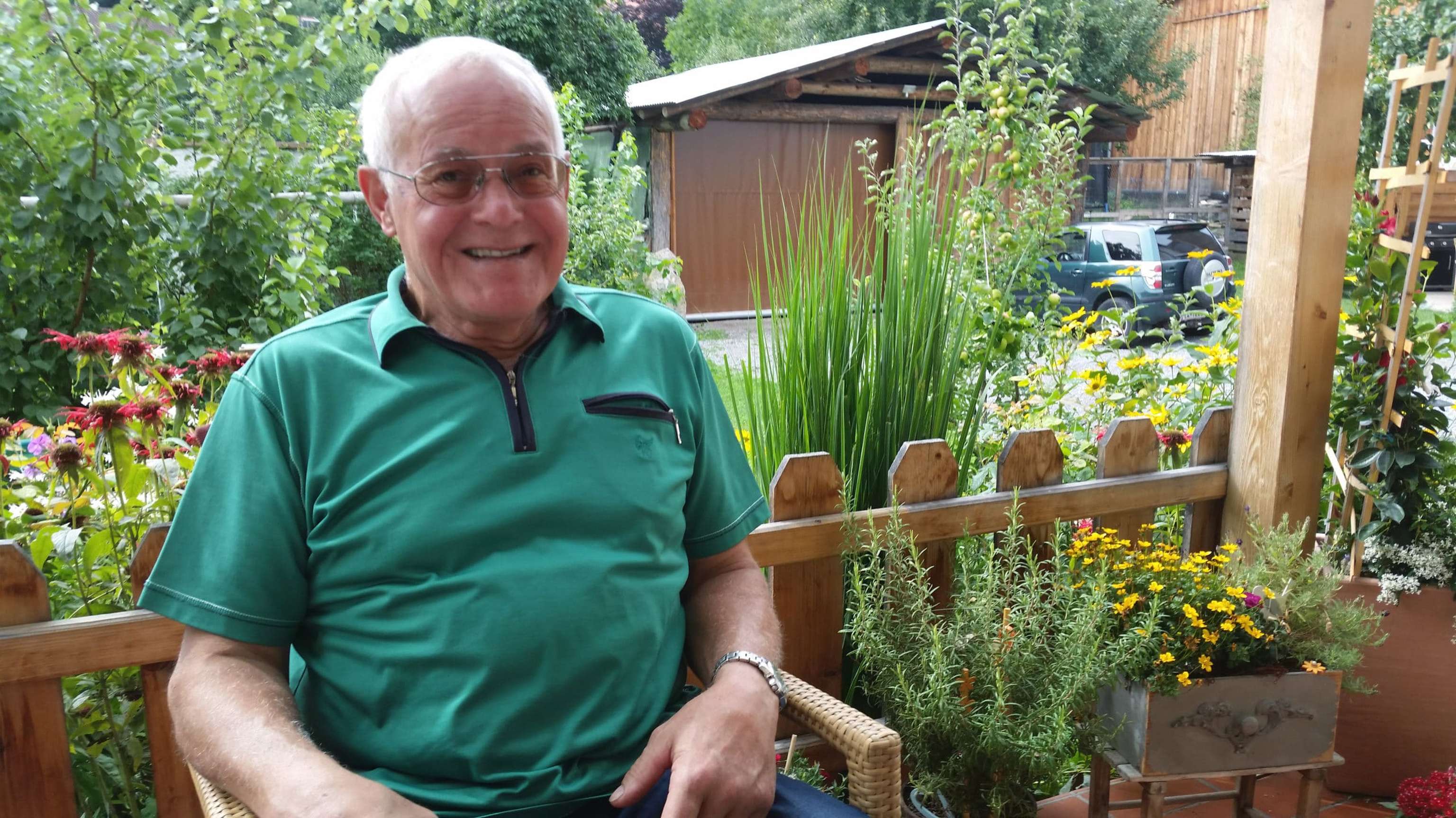Albert Weiskopf auf seinem Hof in Pians