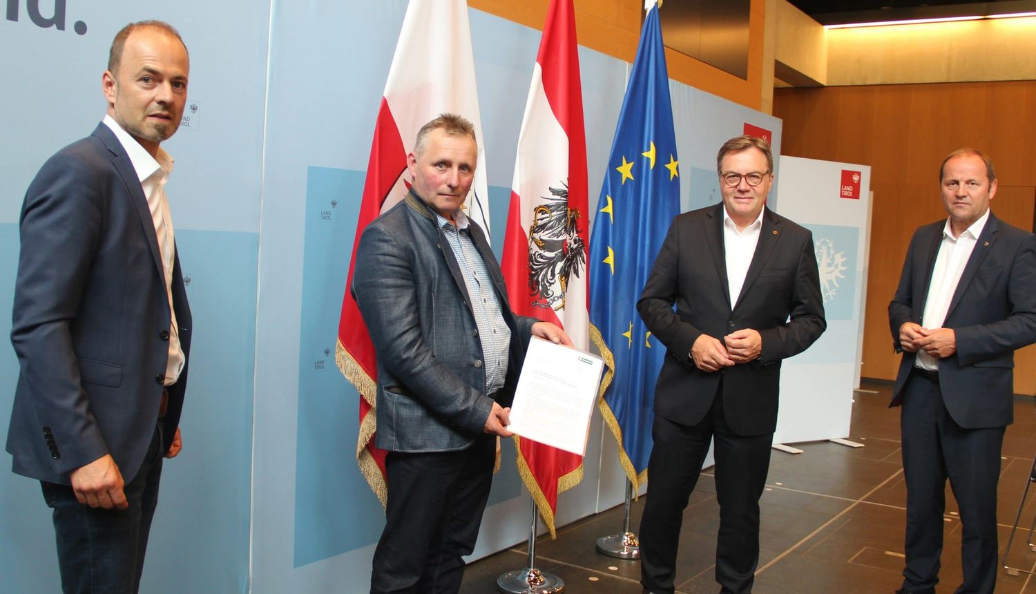 U-bergabe-Forderungspapier-LH-scaled.jpg