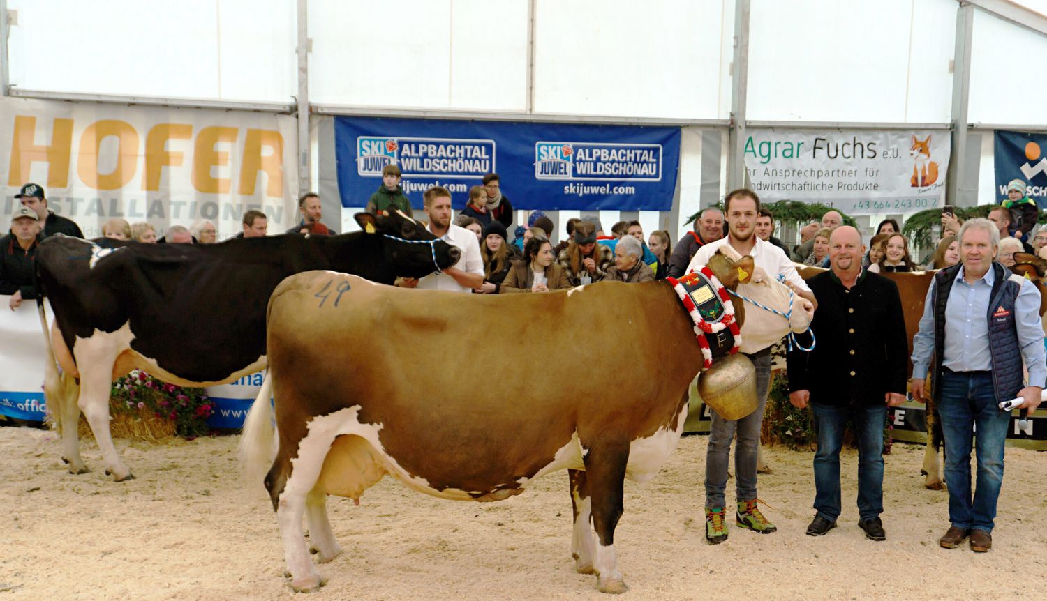 Simon Hauser, Sixenhof, konnte mit seiner Gabi eine Kuh mit einer Lebensleistung von 100.000 kg Milch präsentieren.
