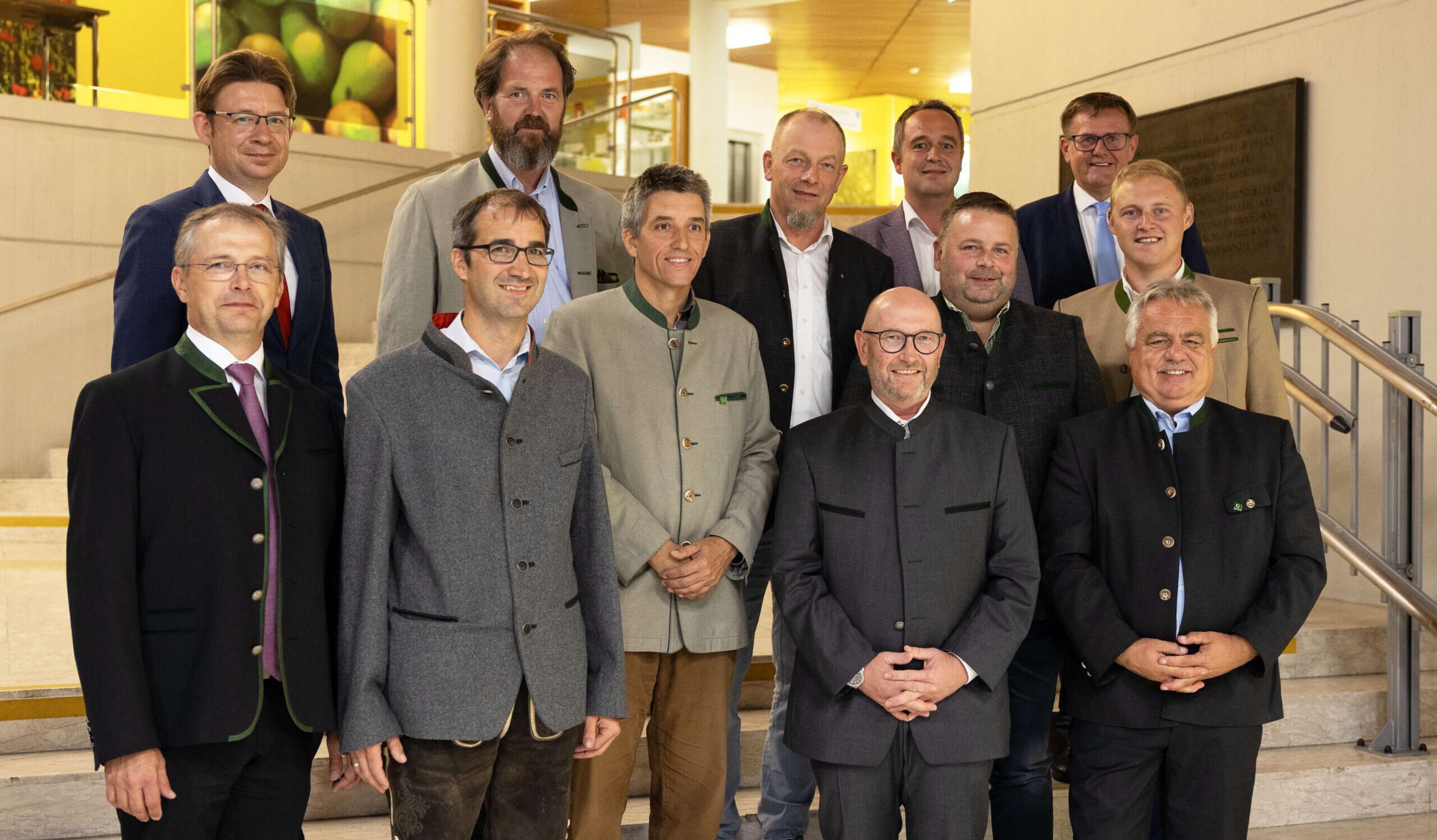 Vorne von links: Zabern, Staudigl, Erasim, Aigner, Kottbauer, Hamminger; hinten von links: Verbandsdirektor Norman Eichinger, Vorstand Johannes Waldburg-Zeil, Walch, Angermeier, Nöbauer, Fraundorfer