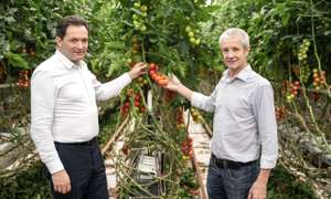 Minister Norbert Totschnig und der Wiener Gemüsebauer Martin Merschl