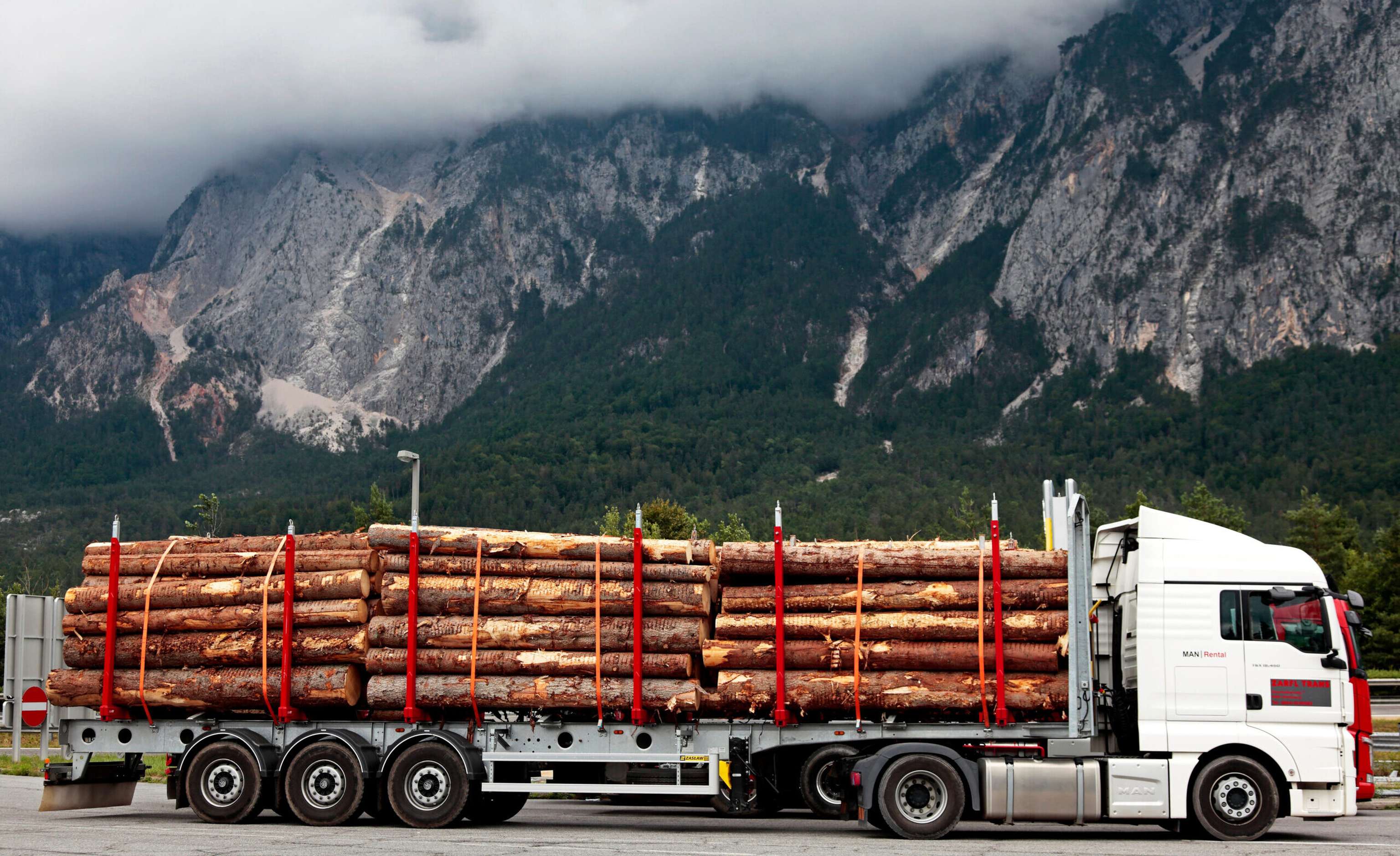 LKW mit Holz