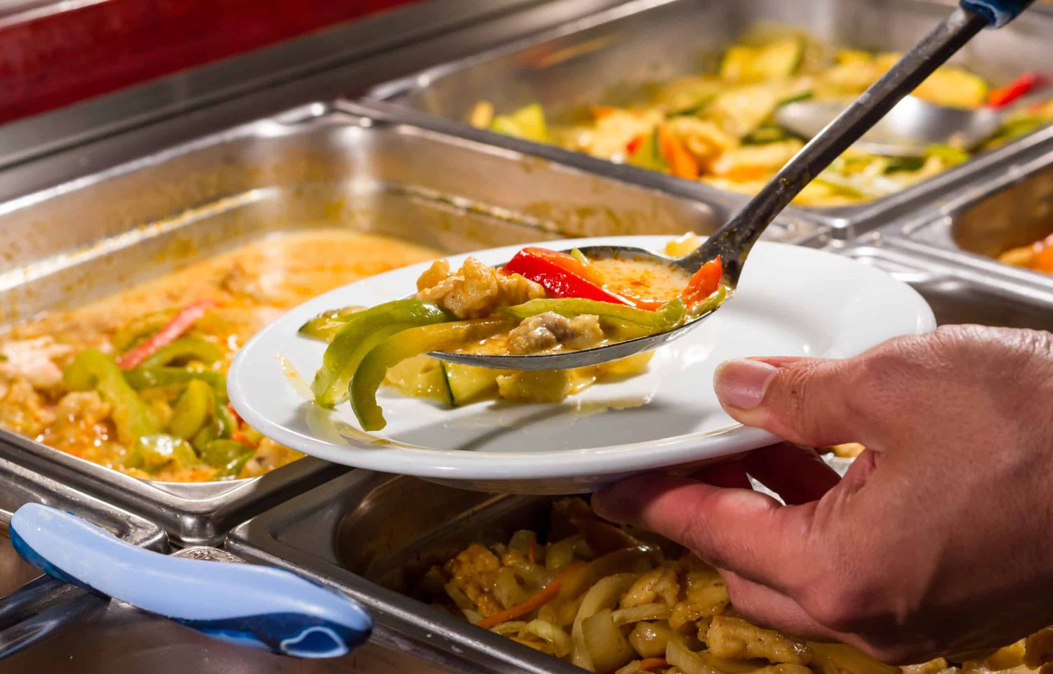 Betreiber von Kantinen müssen seit Herbst die Herkunft von Fleisch, Milch und Eiern angeben.