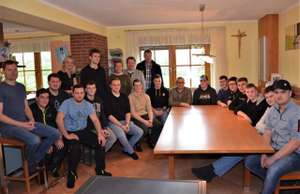 HTL-Schüler am Betrieb Burgstaller