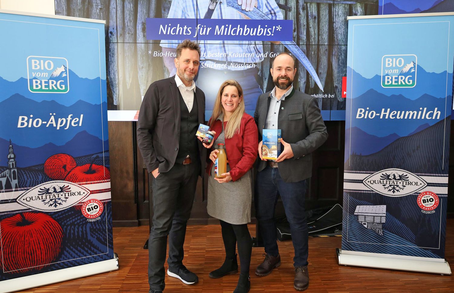 Geschäftsführer Björn Rasmus,Bio-Bergbäuerin Bianca Klapeer und Obmann Simon Wolf freuen sich über eine konstante Umsatzentwicklung von BIO vom BERG.