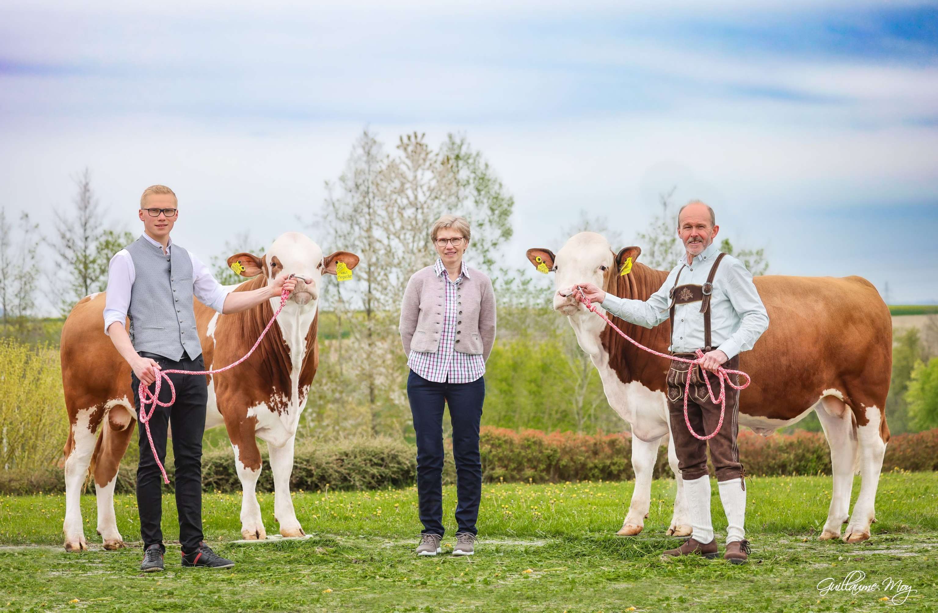 Megastar Und Monoron Mit Züchterfamilie Hörmandinger