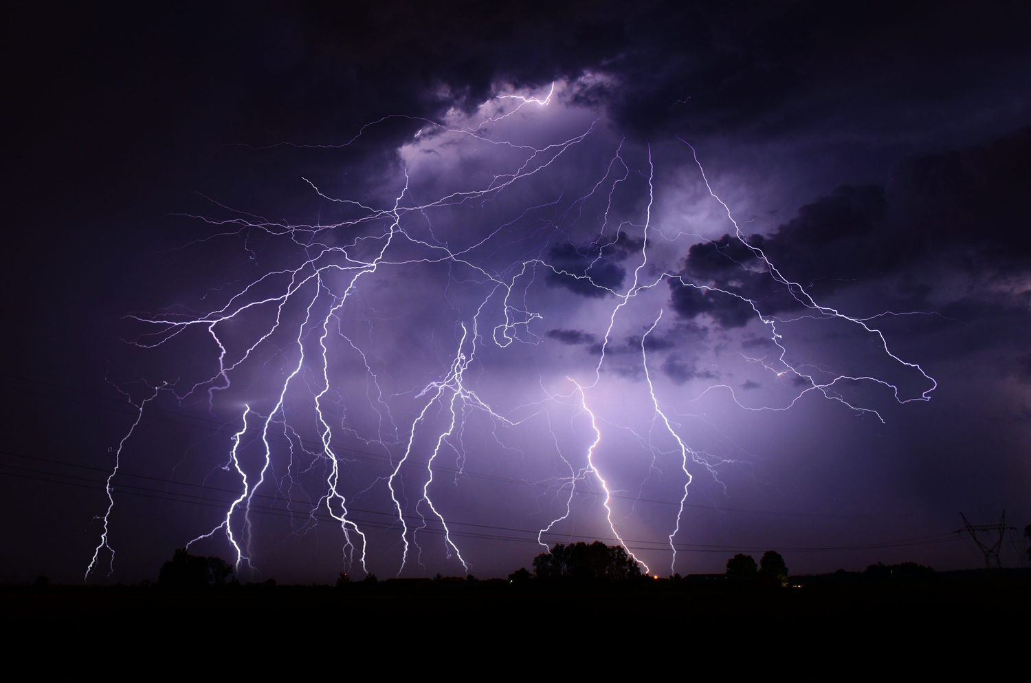 Huge Thunderstorm Hits At Night