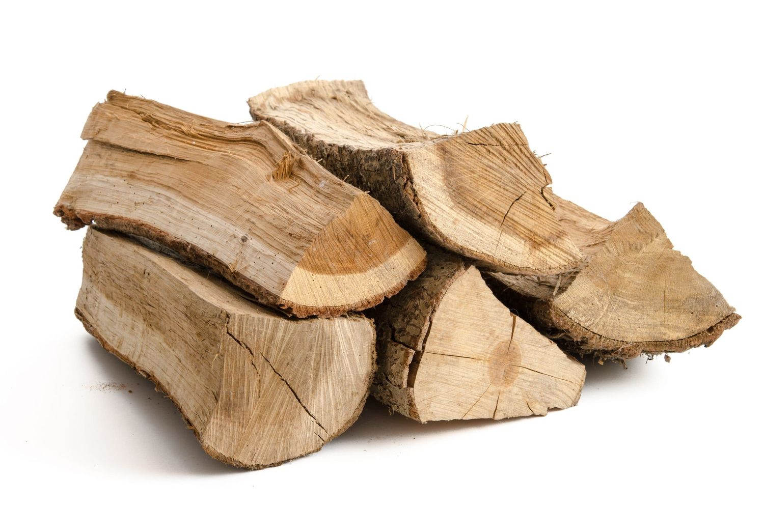 Beim Kauf von Brennholz in Baumärkten ist Vorsicht geboten. FOTO: womue-adobe.stock.com