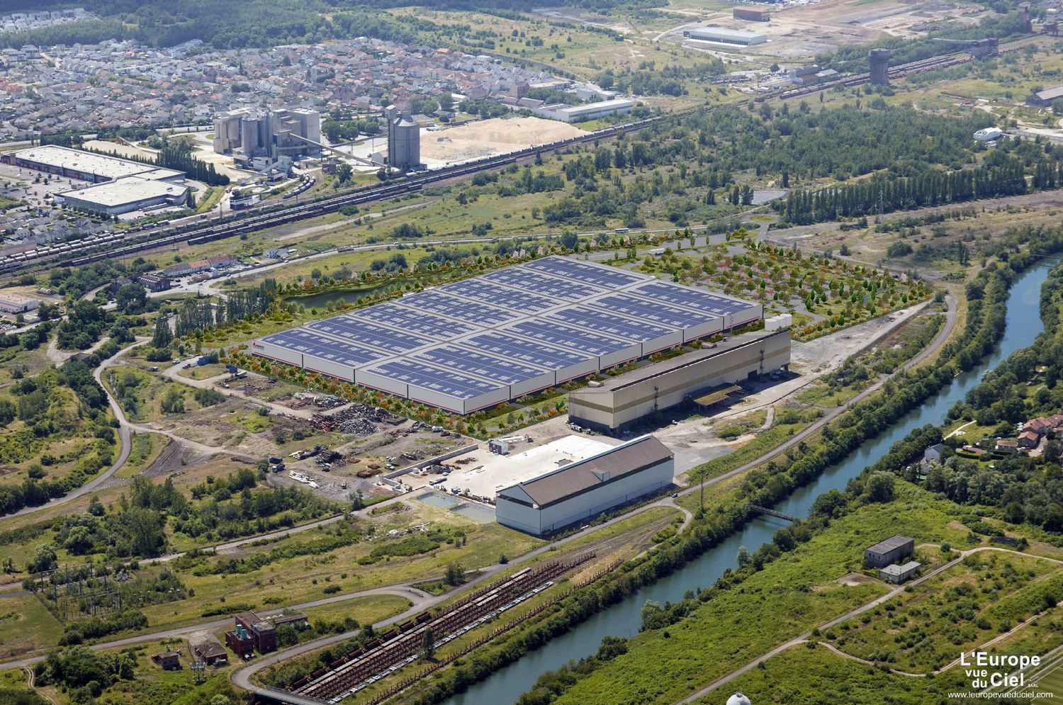 So soll das Gebäude mit Solarmodulen auf dem 20 ha großen Grundstück aussehen.
