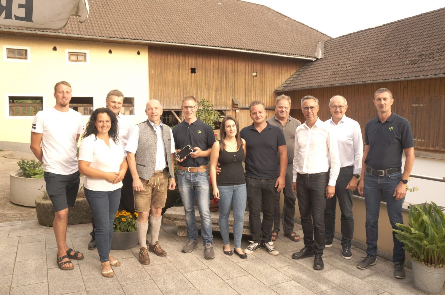 Max Hiegelsberger mit Georg Strasser, Johanna Haider, Peter Preuer und Markus Köblmüller am Betrieb der Familie Durstberger