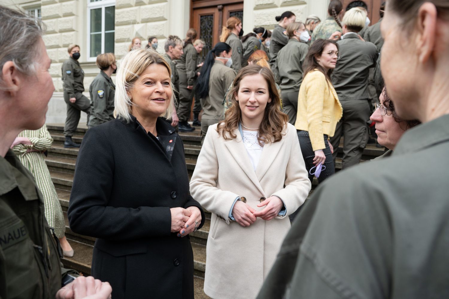 Verteidigungsministerin Klaudia Tanner und Jugendstaatssekretärin Claudia Plakolm.