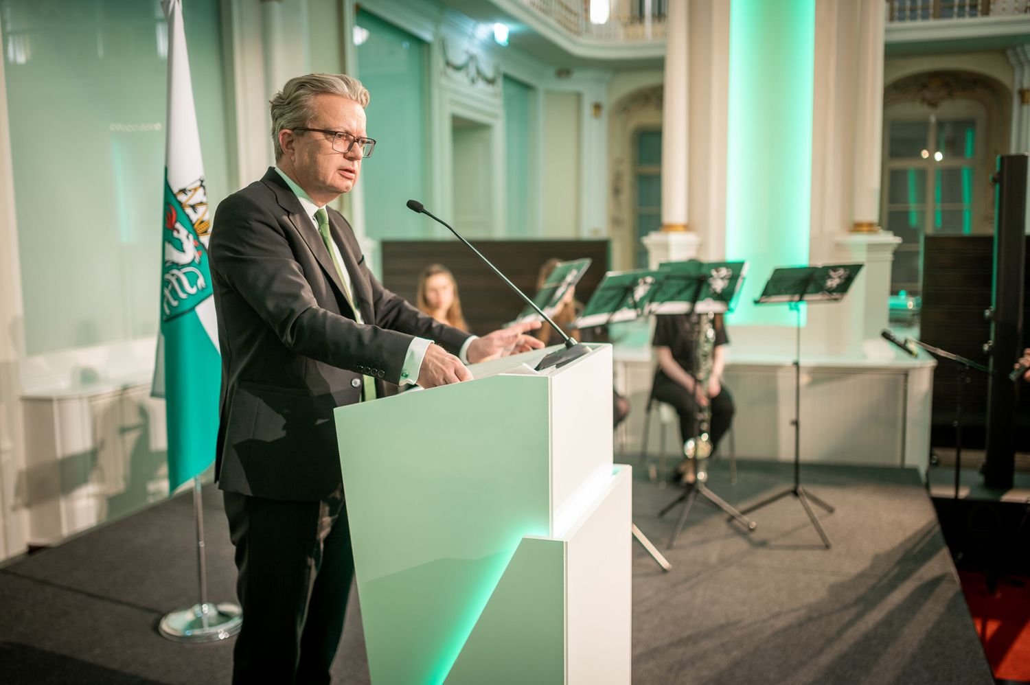 Am Rednerpult: Landeshauptmann Christopher Drexler.