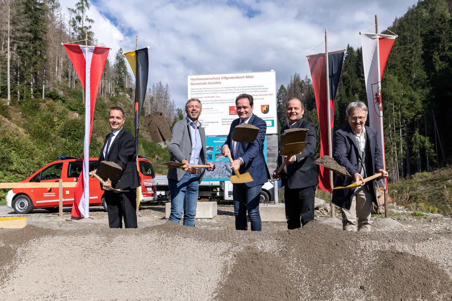 Beim Spatenstich in Heinfels: Johannes Nemmert (Leiter BBA Lienz), Franz Schneider (Bgm Sillian), BM Norbert Totschnig, LHStv Geisler, Georg Hofmann (Bgm Heinfels).