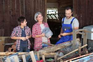 Zufriedenheit mit Familienleben auf dem Bauernhof