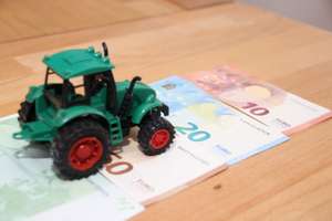 Traktor Mit Geldscheinen