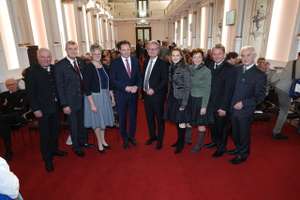 V.l. LH a. D. Hermann Schützenhöfer, BB-Direktor Franz Tonner, Landesbäuerin Viktoria Brandner, Minister Norbert Totschnig, LH Christopher Drexler, LR Simone Schmiedtbauer, LK-Vizepräsidentin Maria Pein, BB-LO Franz Titschenbacher sowie Josef Riegler