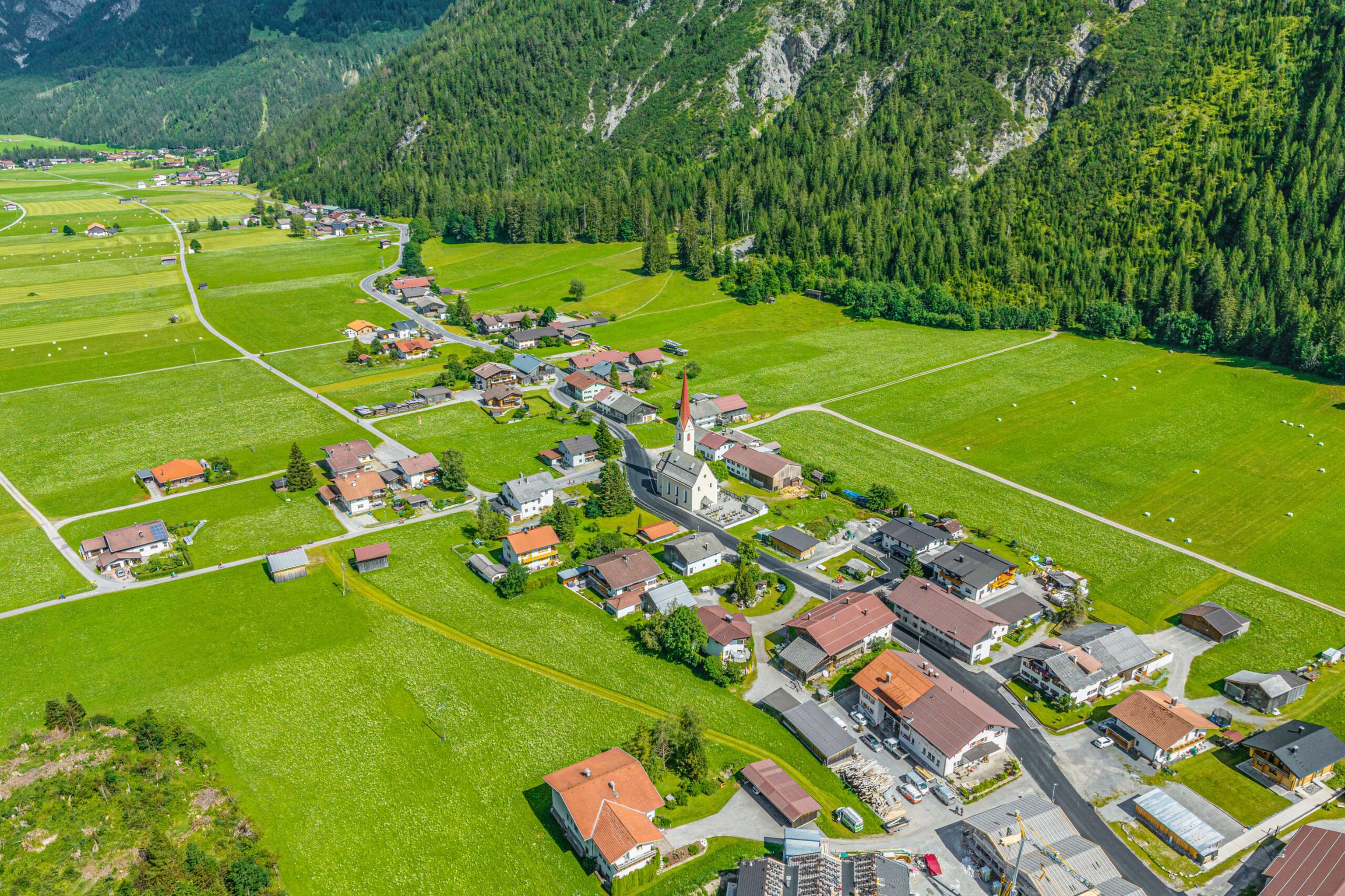 Ausblick Auf Die Gemeinde Stockach In Tirol