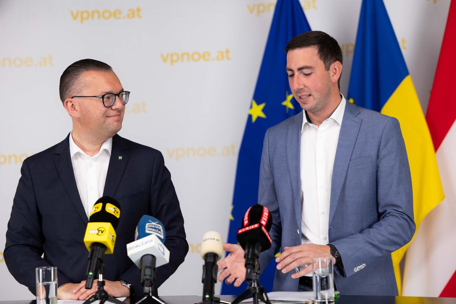 Zauner und Bernhuber bei einer Pressekonferenz in St. Pölten.