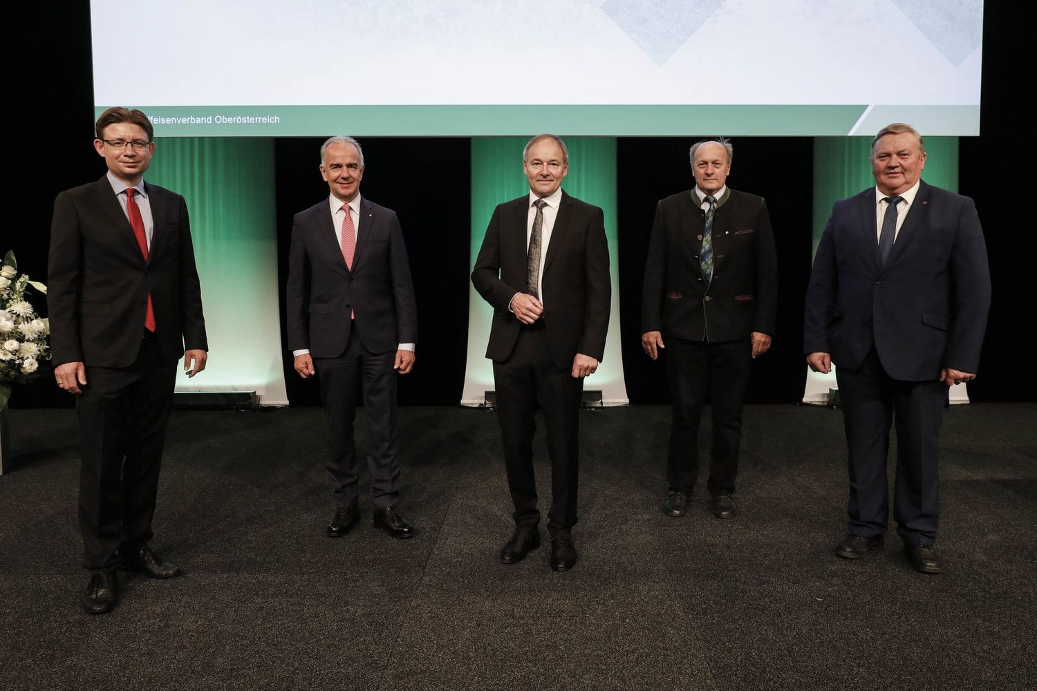 Verbandsdirektor Norman Eichinger (l.), der frisch gewählte Genossenschaftsanwalt Walter Lederhilger (m.) sowie seine drei Stellvertreter Volkmar Angermeier, Luwig Hubauer und Johann Schneeberger (v.l.n.r.)