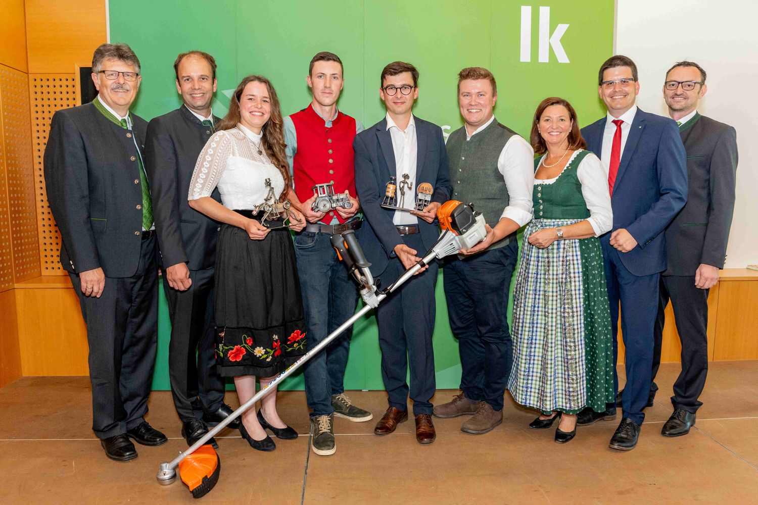 In der LK in St. Pölten wurden die Meisterbriefe an die Absolventen überreicht.
