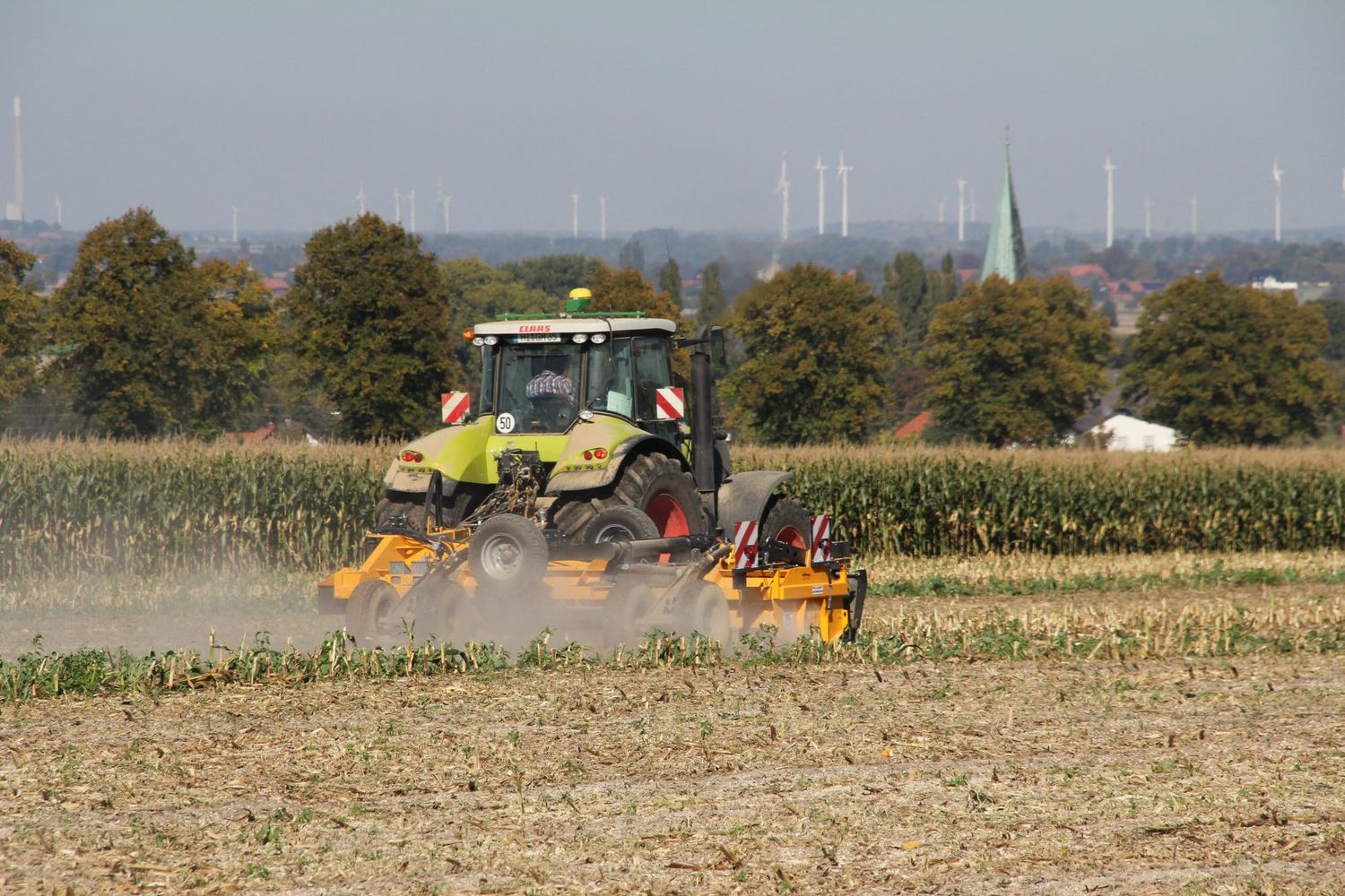 Maisstoppeln Mulchen J 2 ID59098