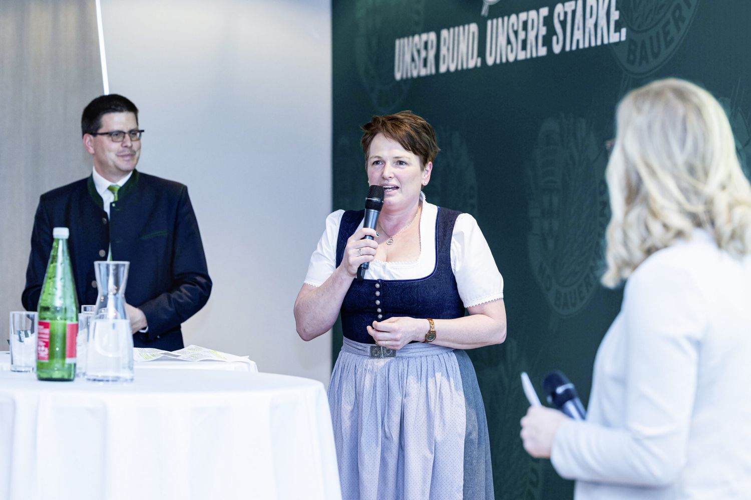 Das LK-Spitzenteam mit den Vizepräsidenten Lorenz Mayr und Andrea Wagner stellte ihr Programm im voll besetzten Festsaal vor.