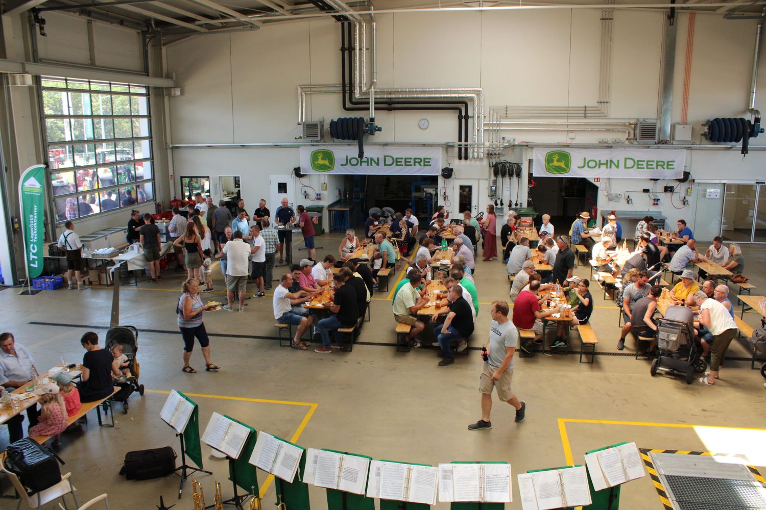 Geselliges Beisammensein erwartet die Besucher beim Frühschoppen.