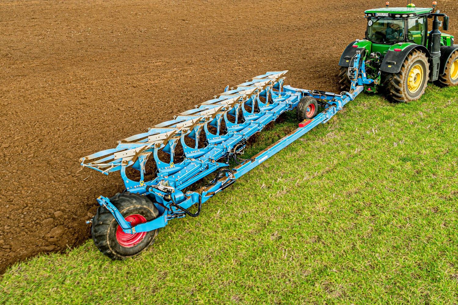 Lemken Diamant 18 im Einsatz.