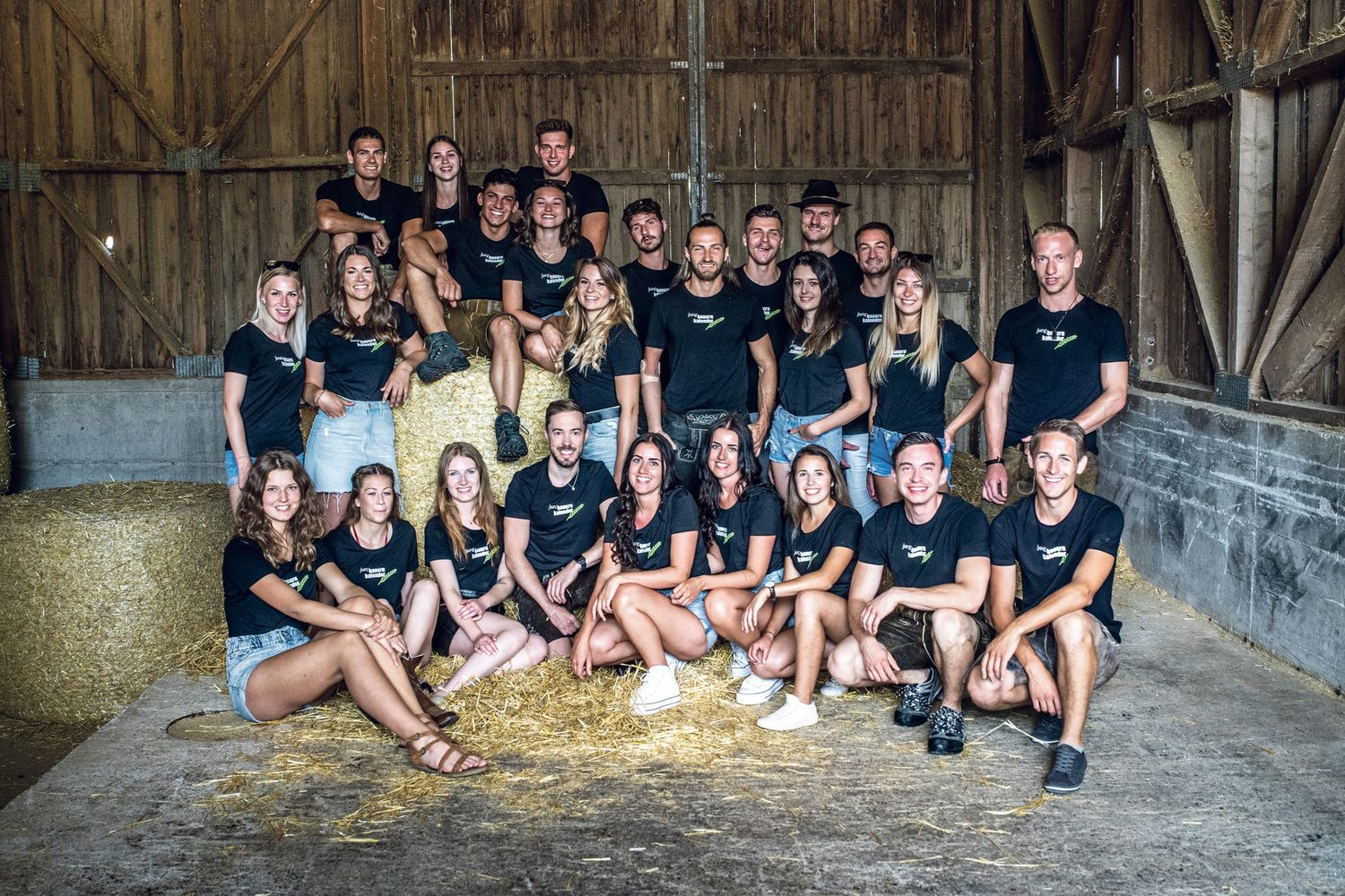 Das gesamte Team des Jungbauernkalenders 2023 versammelt.
