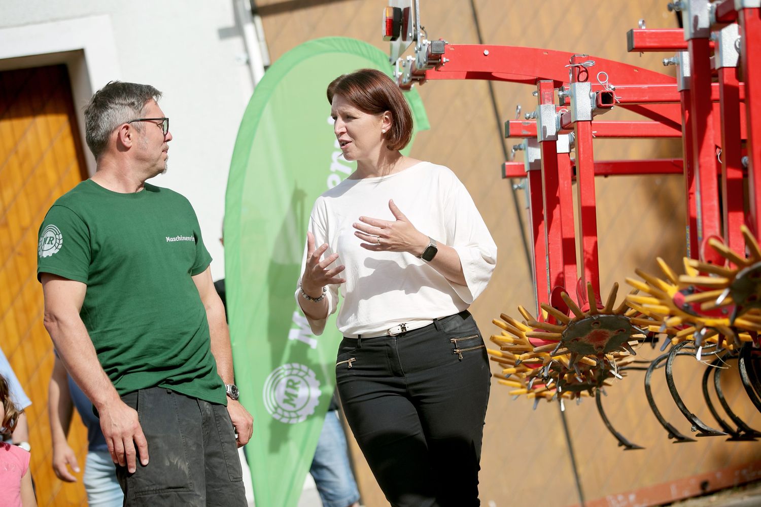 Agrarlandesrätin Langer-Weninger informierte sich über die neueste Landtechnik.