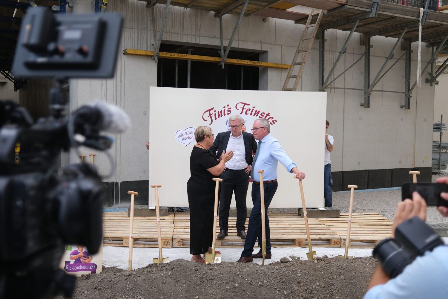 Reges Interesse herrschte beim Spatenstich zur neuen Fini‘s Feinstes-Biomühle in Schwechat.