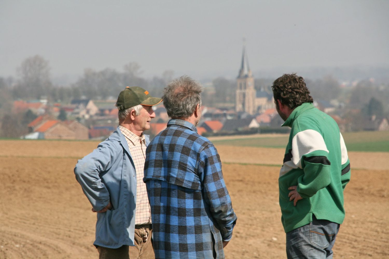 Besprechung am Feld