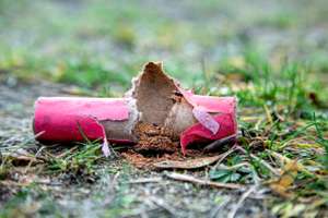 Explodierter Böller Von Silvester Liegt Auf Der Wiese