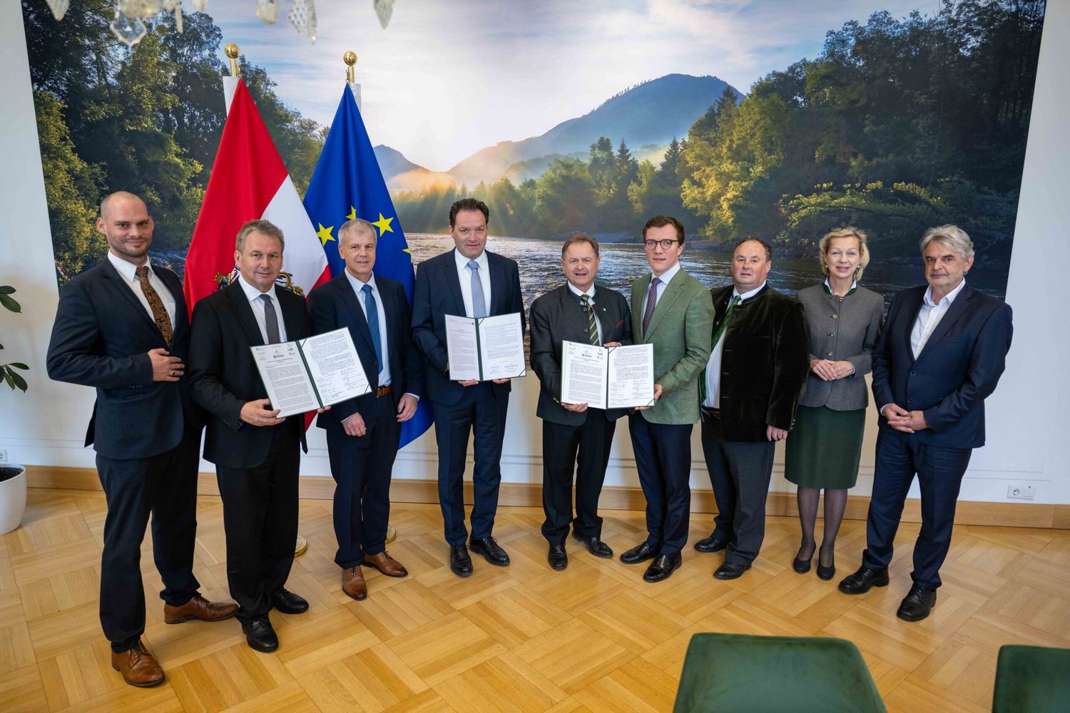 2024-06-13_LFBOe-unterstuetzen-Petition-zur-selbstbestimmten-Waldbewirtschaftung-c-BML-Hemerka-scaled.jpg