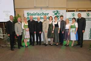 Die Mitfeiernden und Mitgestalter des Jubiläums-Landesbauernrates in der Fachschule Grottenhof.