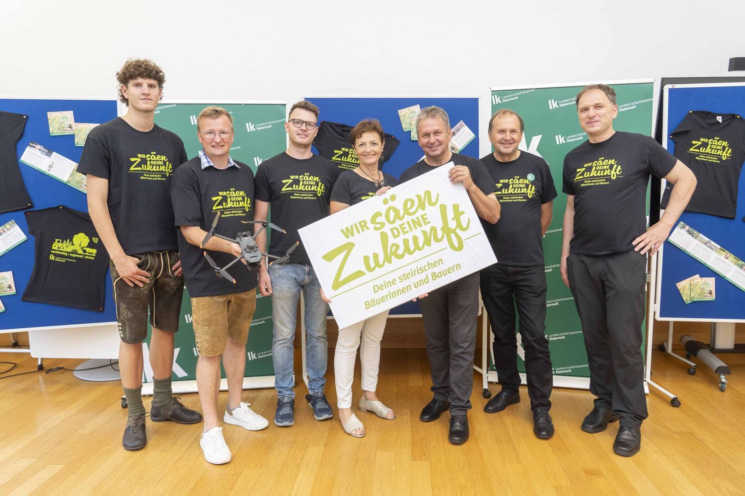 Georg Wöls, Johannes Wieser, Markus Sundl, Maria Pein, Franz Titschenbacher, Werner Brugner und Kurt Wöls mit dem Slogan „Wir säen die Zukunft“.