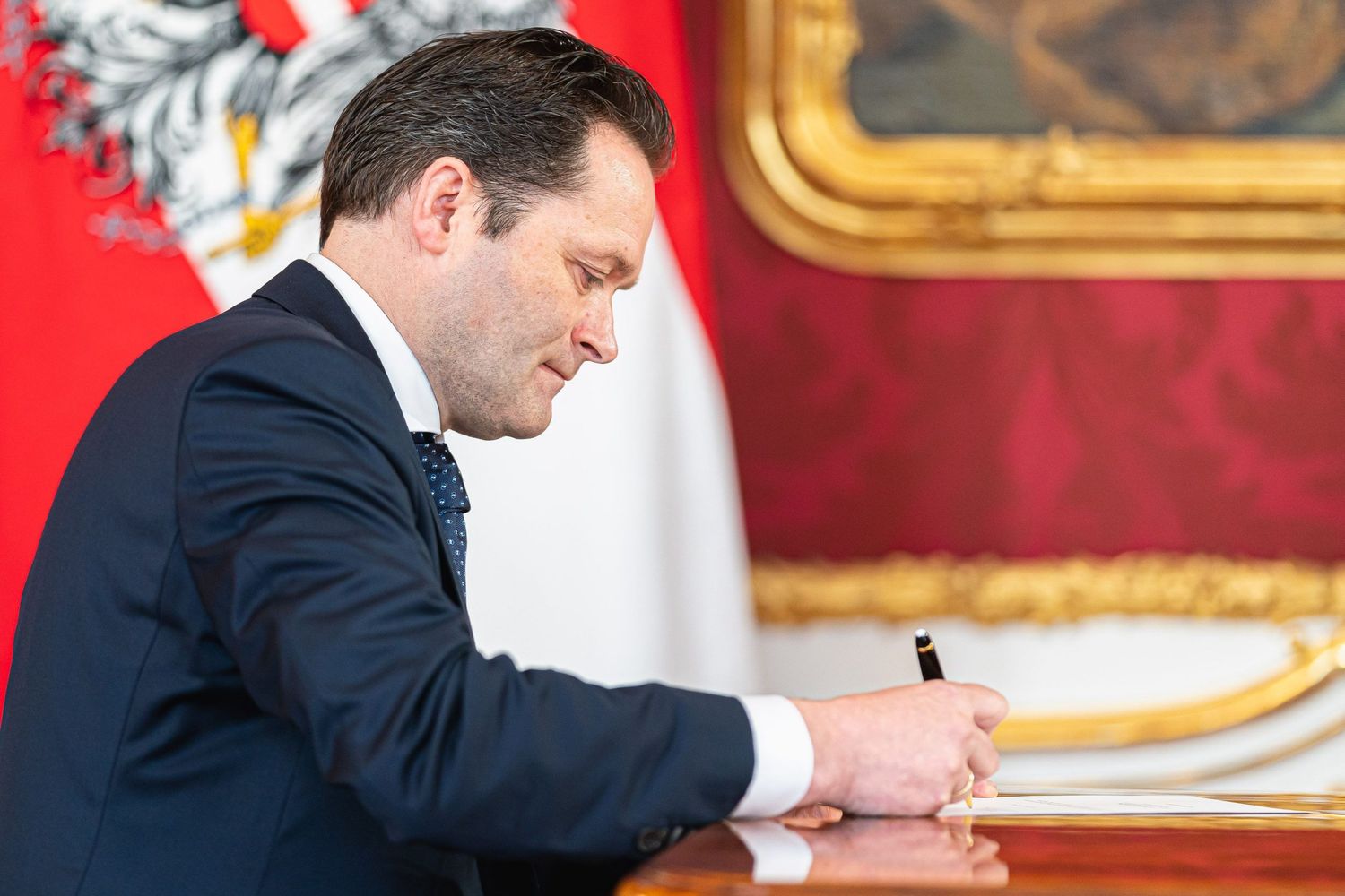 Bundesminister Norbert Totschnig wurde am 18. Mai 2022 durch Bundespräsident Alexander Van der Bellen und im Beisein von Bundeskanzler Karl Nehammer und Vizekanzler Werner Kogler angelobt.