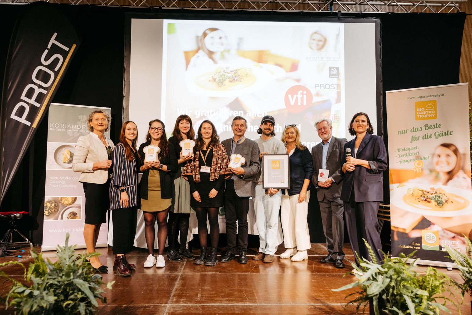 Die Sieger der Bio Gastro Trophy 2022 mit Gratulanten.