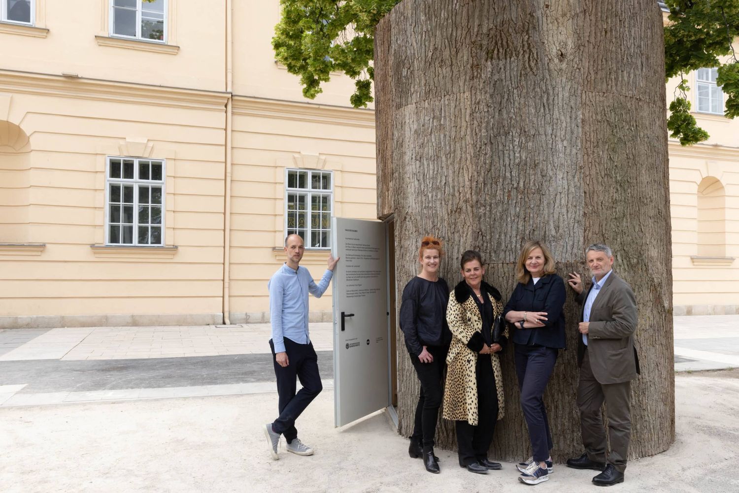 Künstler Johannes Franz-Figeac, Ingeborg Erhart (Vizerektorin Akademie der Bildenden Künste), Mona Hahn (Lehrstuhl Kunst im Öffentlichem Raum, Akademie der Bildenden Künste), Bettina Leidl (Direktorin MuseumsQuartier Wien) und ÖBf-Vorstand Georg Schöppl
