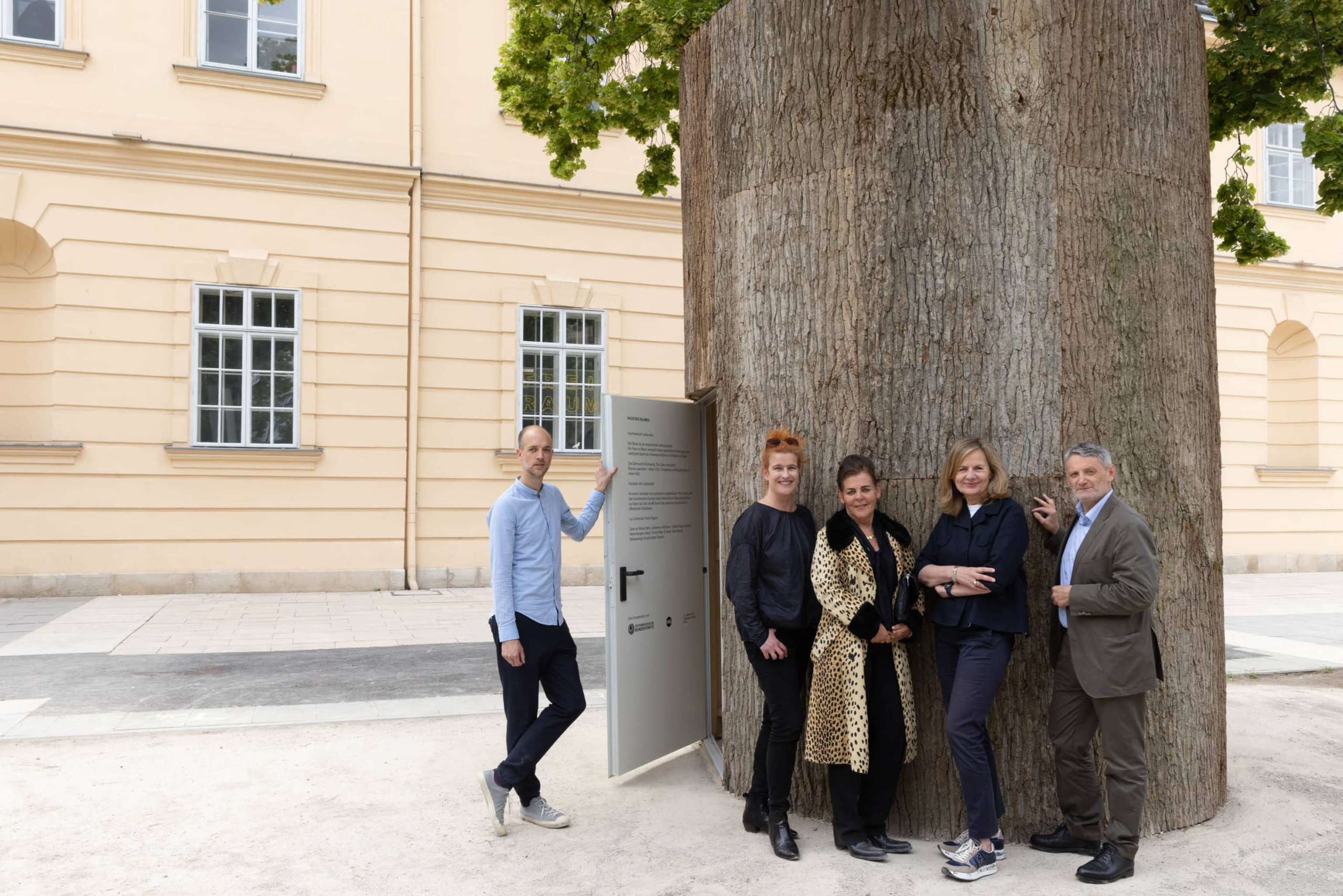 Baumhaus Mit Leuten