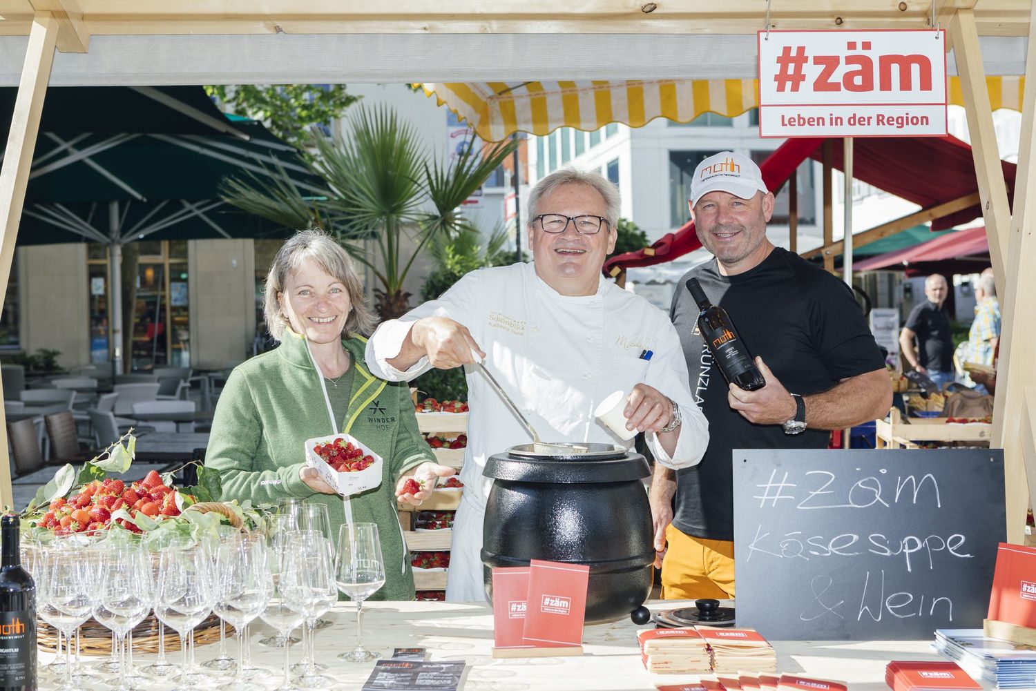 Regen Zuspruch ernteten Bäuerin Theresia Winder, Gastronom Karlheinz Hehle und Winzer Josef Möth. Foto: Lisa Mathis