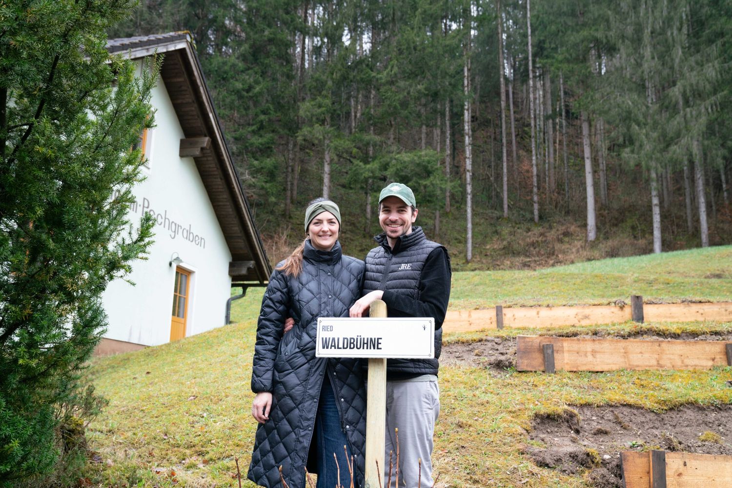 Es ist angerichtet: Magdalena und Klemens Gold wollen nun auch „Teebauern“ werden.
