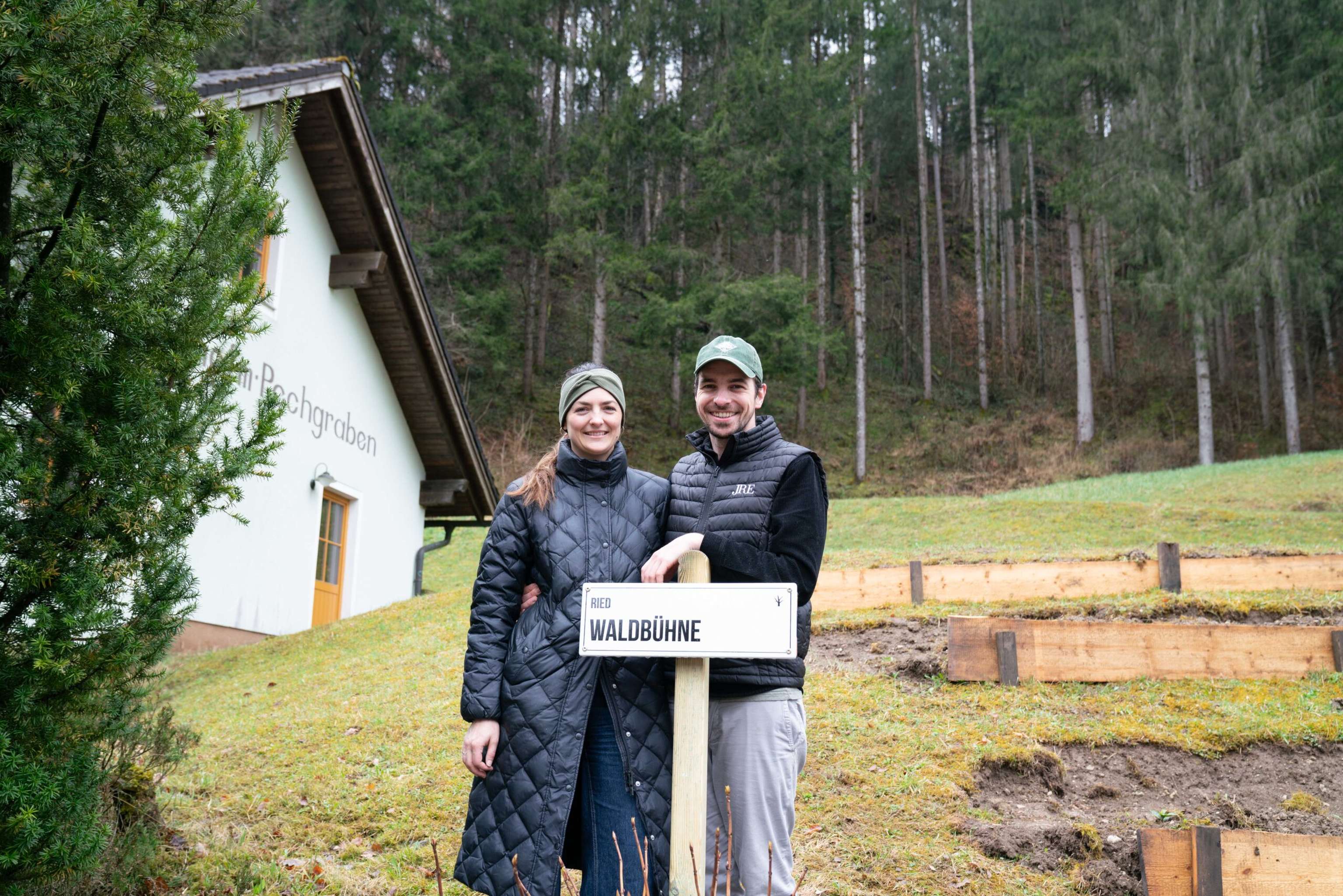 Es ist angerichtet: Magdalena und Klemens Gold wollen nun auch „Teebauern“ werden.