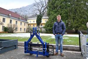 Michael Norz mit seiner neu gebauten Dreipunkt Heckgabel