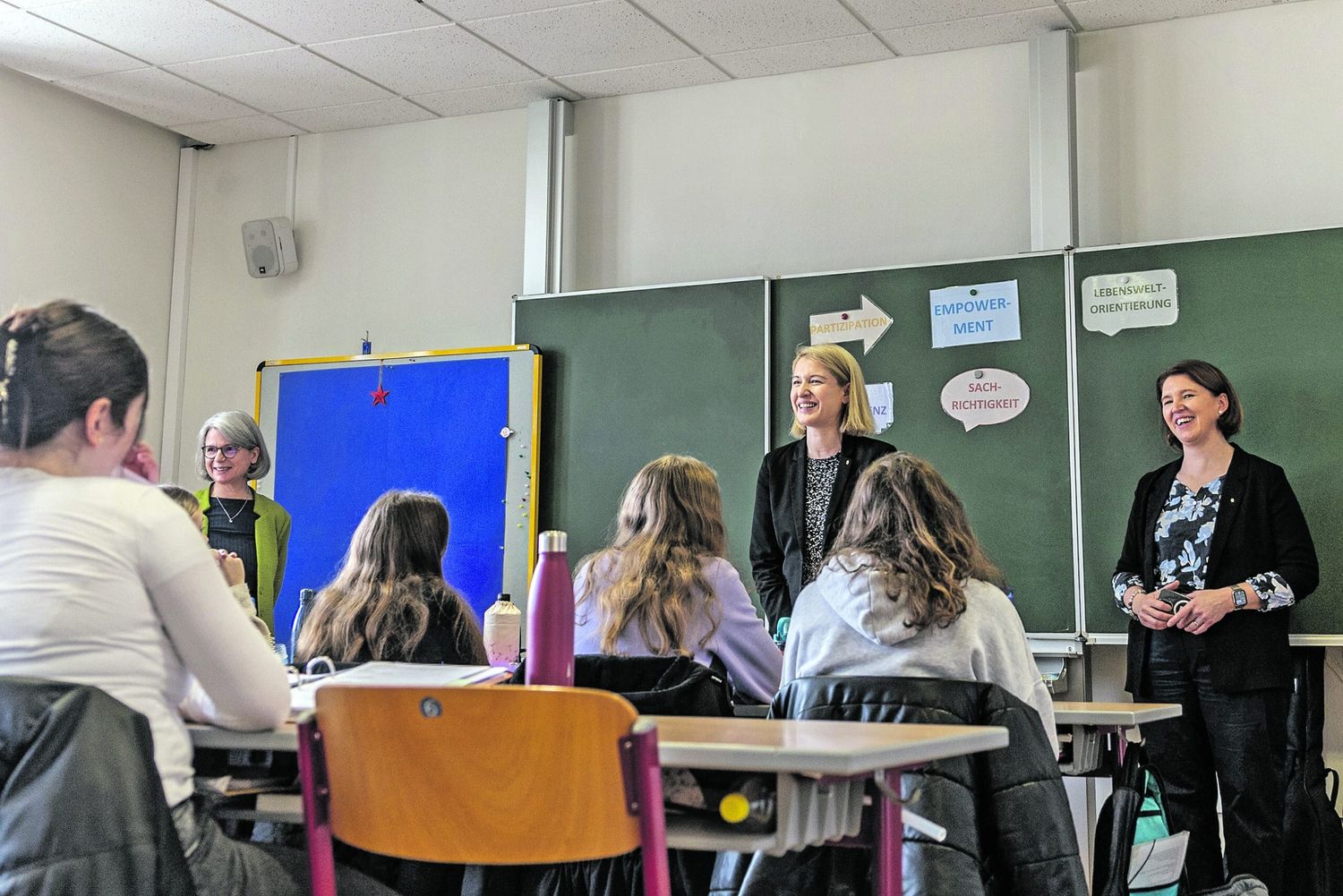 13 03 Politikerinnen In Der Klasse