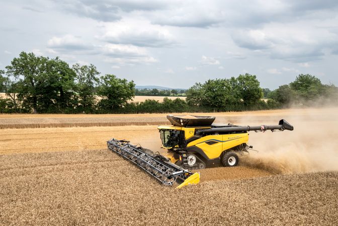 New Holland CR11 Combine Harvester 691564